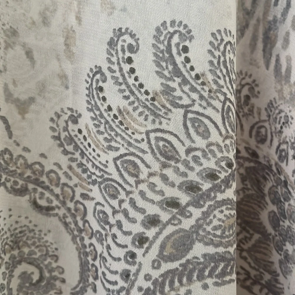 Chico’s Sheer Cream and Gray Paisley Blouse Size 2 - Picture 5 of 6